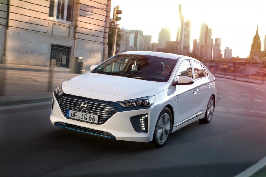  Hyundai IONIQ plug-in (AE) 2016 года  (фото 23 из 42)